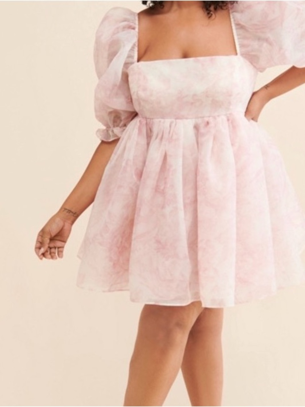 ‼️ISO ISO ISO Selkie Pink Puff Sleeve Mini Dress and/or midi dress ISO ISO ISO‼️